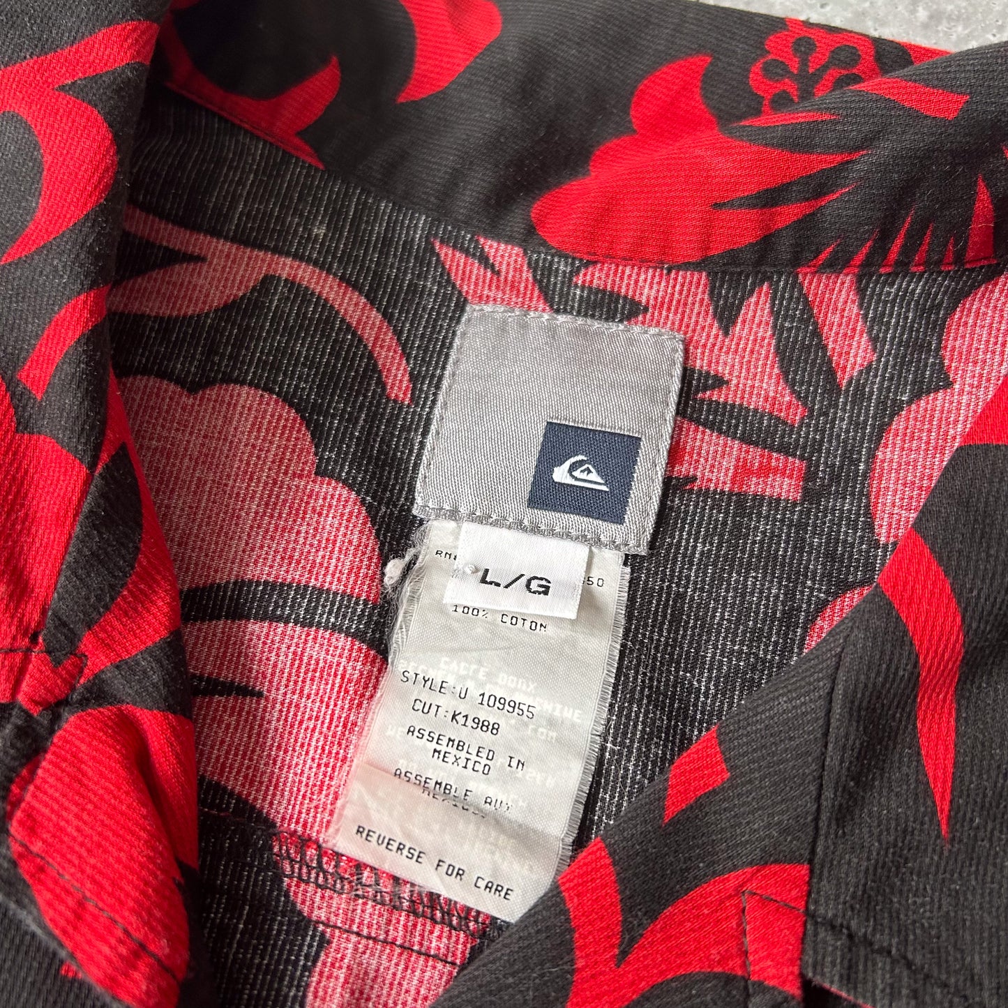 Quiksilver Black & Red Floral Hawaiian Shirt – 100% Cotton