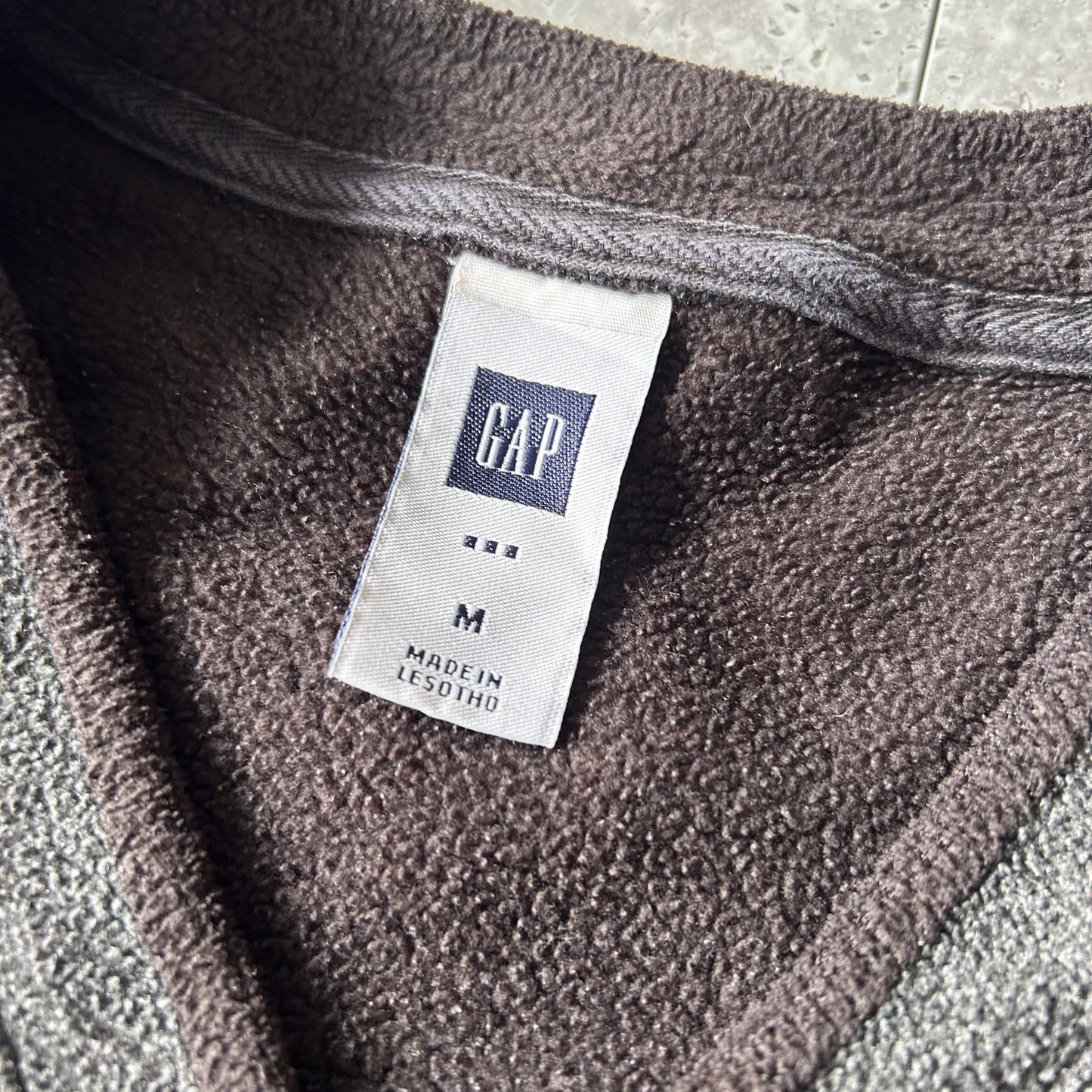 GAP V-Neck Fleece Pullover in Dark Grey