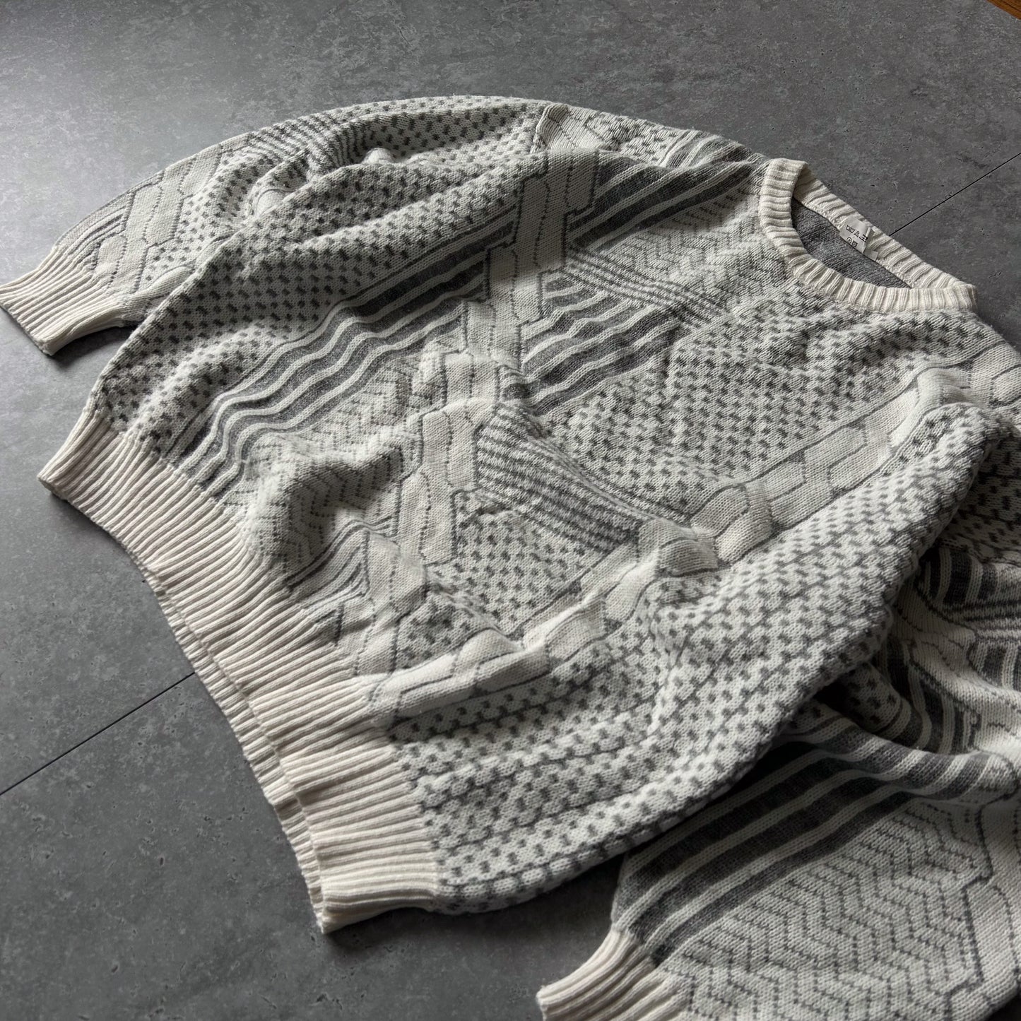 Chunky Patchwork Knit Jumper in Cream & Grey – Acrylic Crew-Neck Sweater