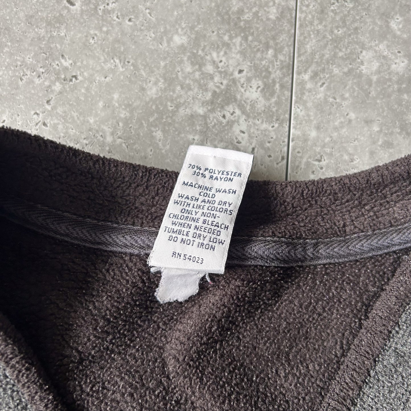 GAP V-Neck Fleece Pullover in Dark Grey