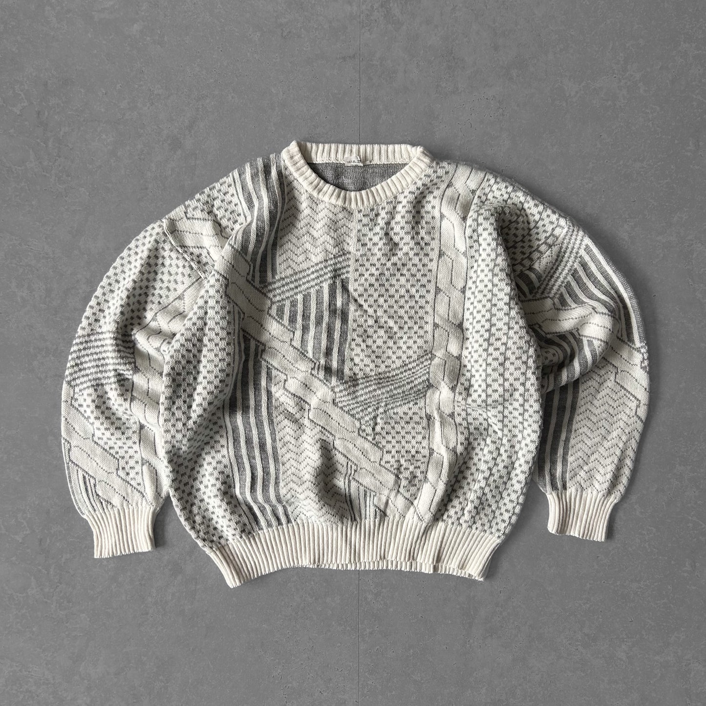 Chunky Patchwork Knit Jumper in Cream & Grey – Acrylic Crew-Neck Sweater
