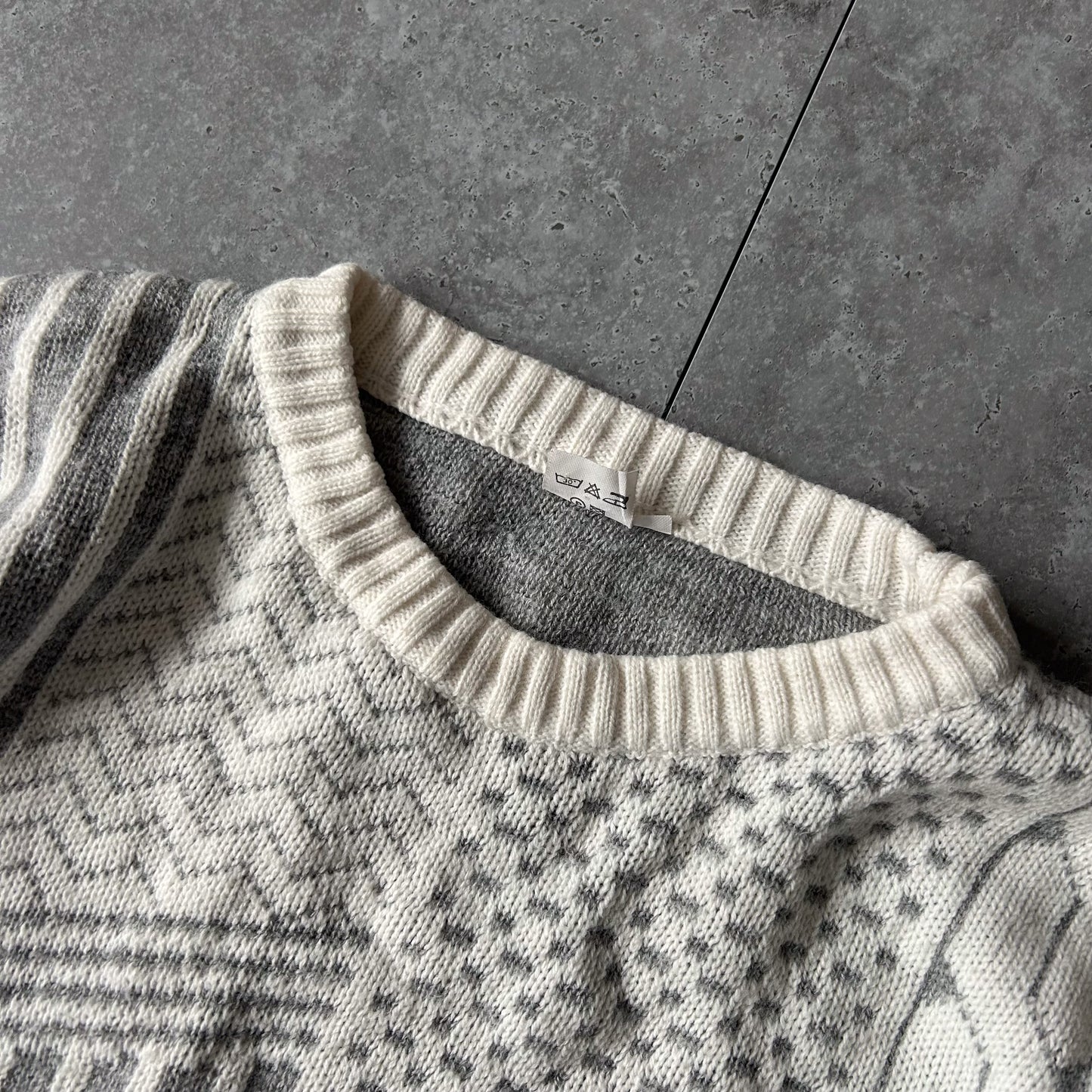Chunky Patchwork Knit Jumper in Cream & Grey – Acrylic Crew-Neck Sweater