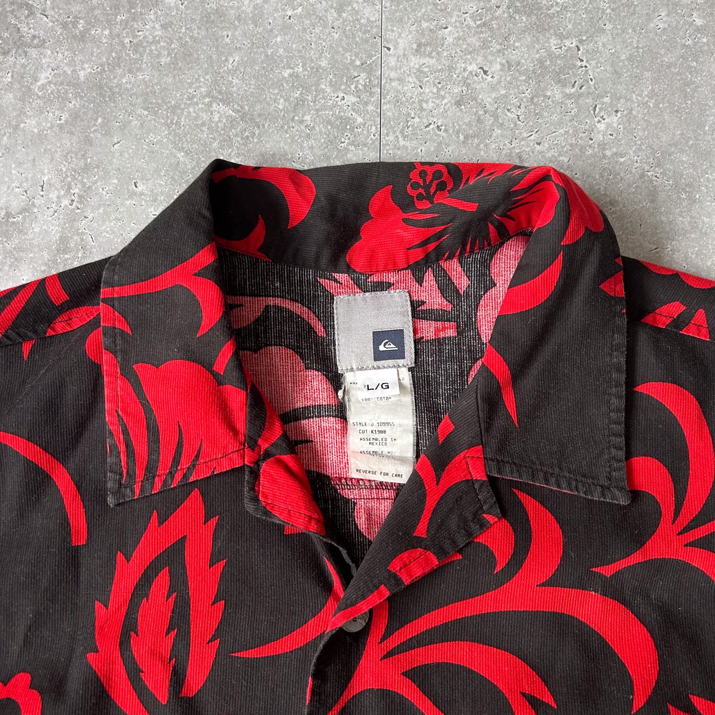Quiksilver Black & Red Floral Hawaiian Shirt – 100% Cotton