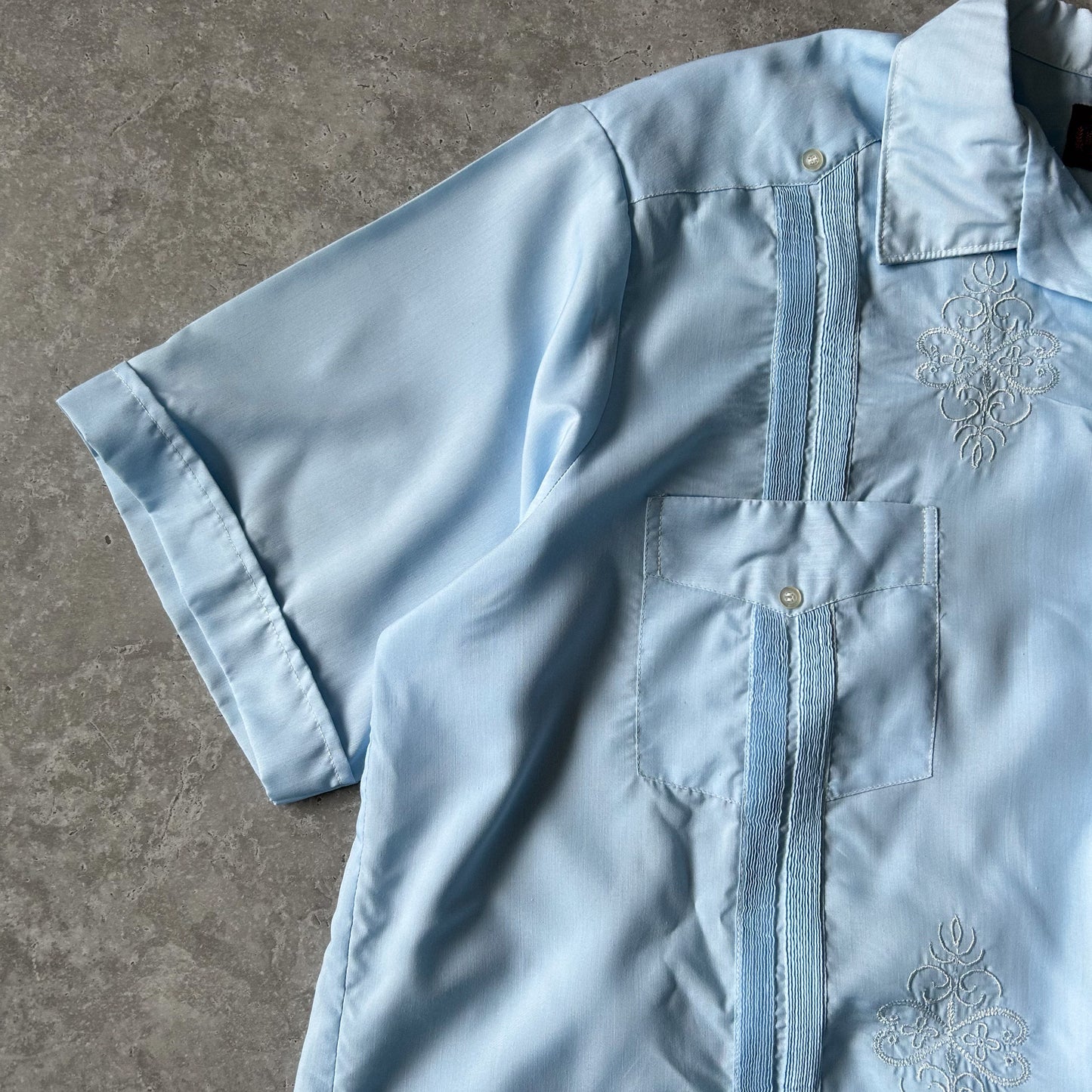 1990s - vintage blue short sleeve guayabera cuban shirt