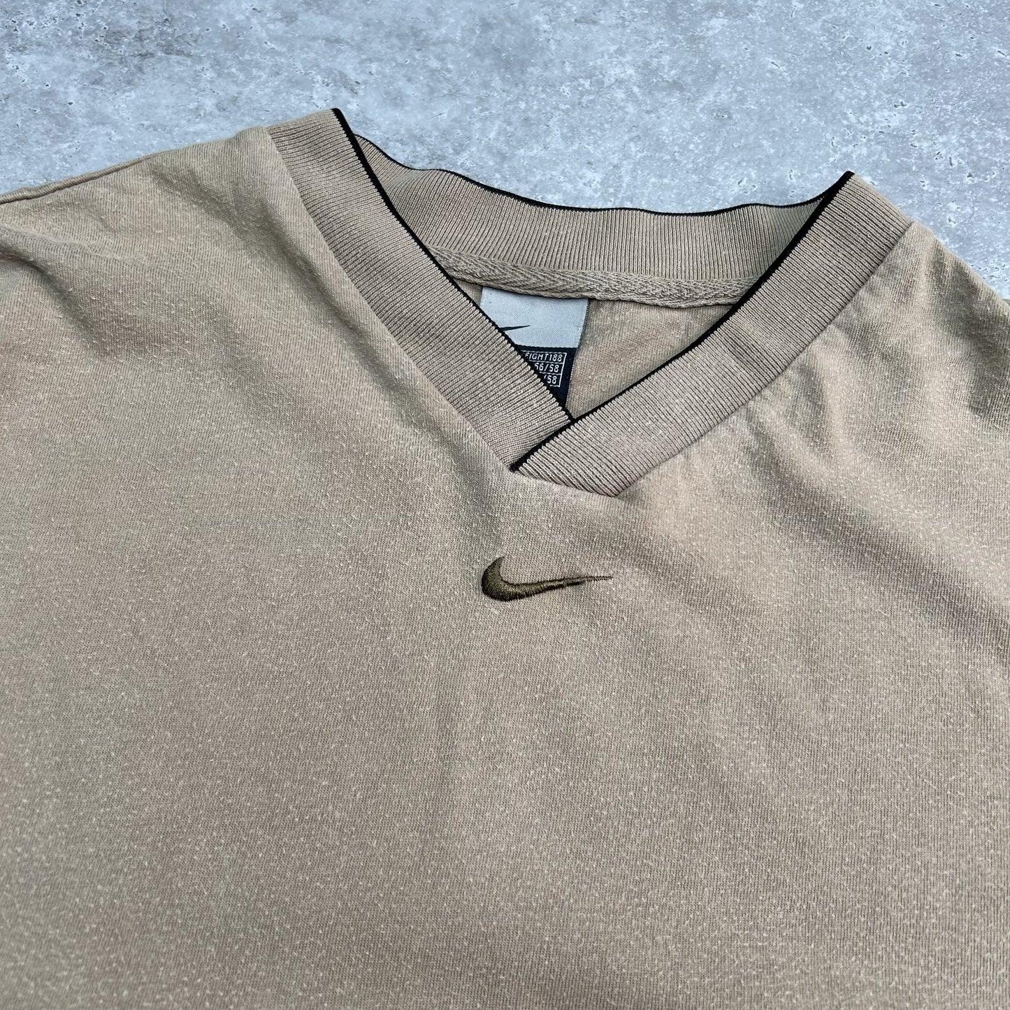 Nike | Beige Short-Sleeve Centre Swoosh Shirt (XL)