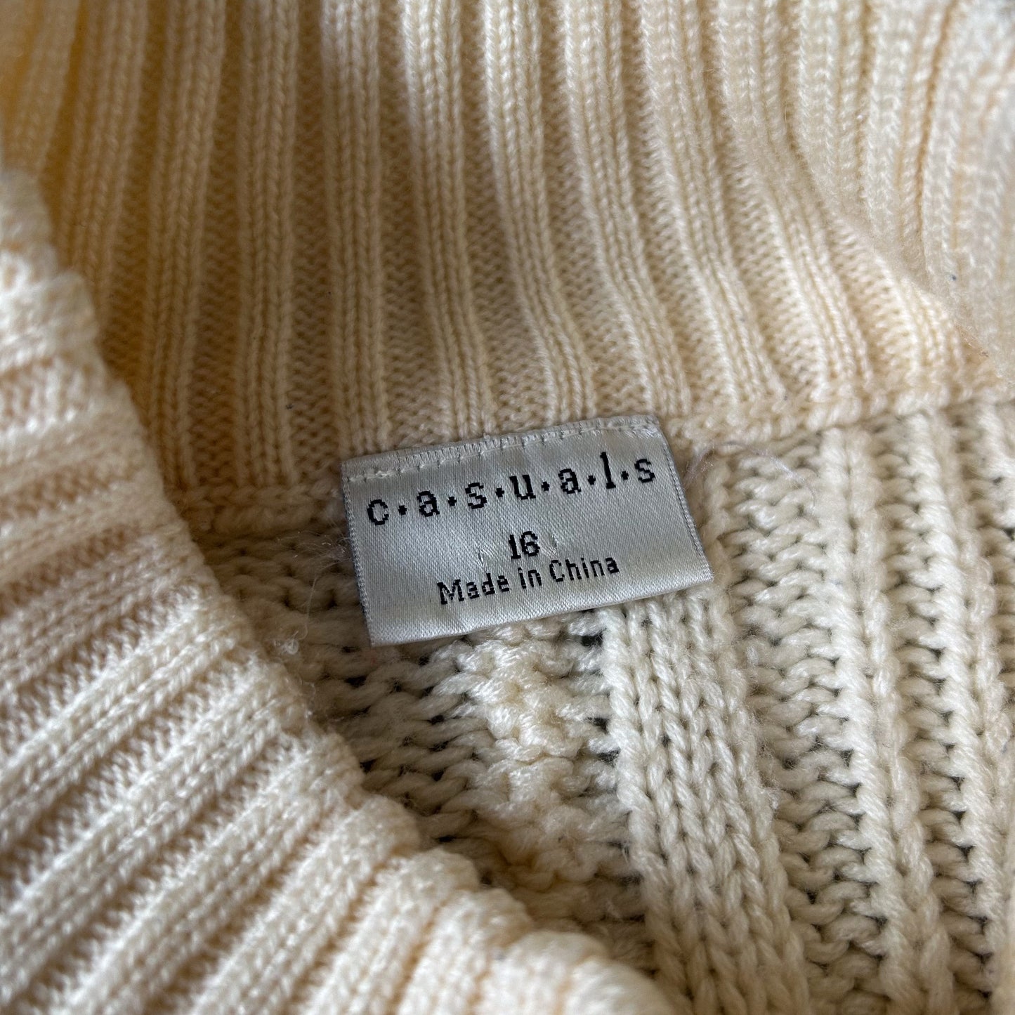 1990s - cable knitted pattern  mock neck jumper