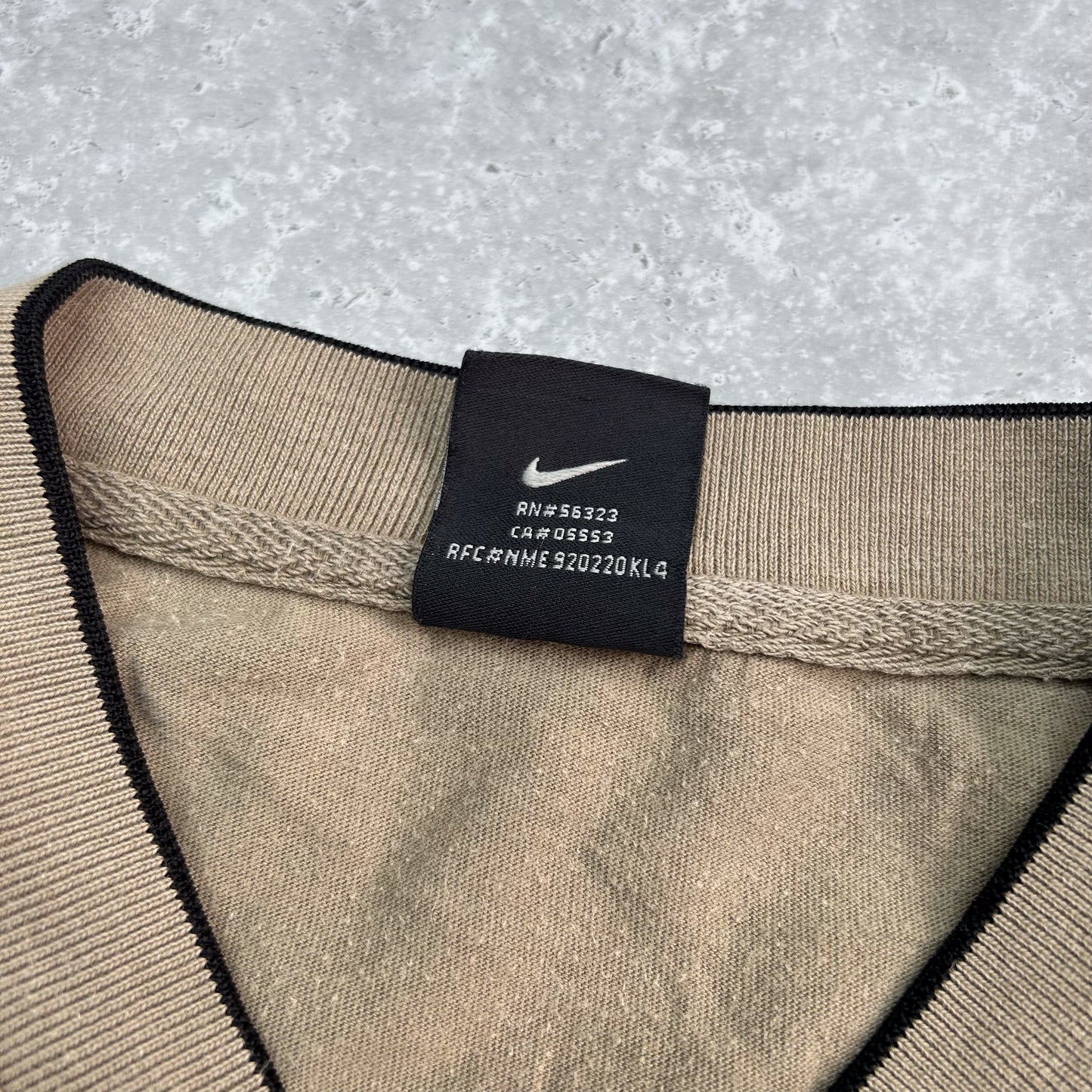 Nike | Beige Short-Sleeve Centre Swoosh Shirt (XL)